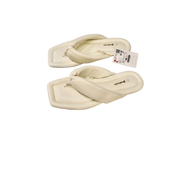 New Women's Stradivarius White Padded Vegan Leather Flip Flop Sandal Size 6.5 - Picture 1 of 8